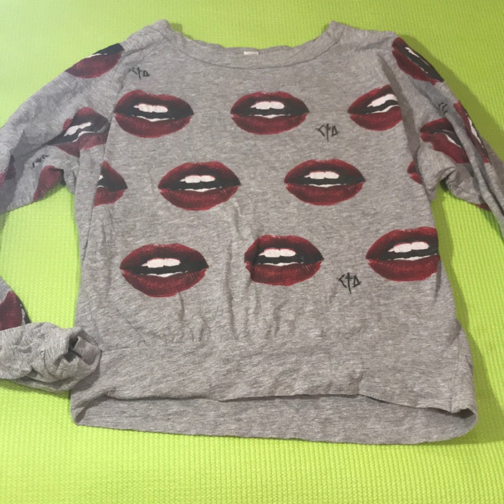 Gray long sleeve with mouths on them
